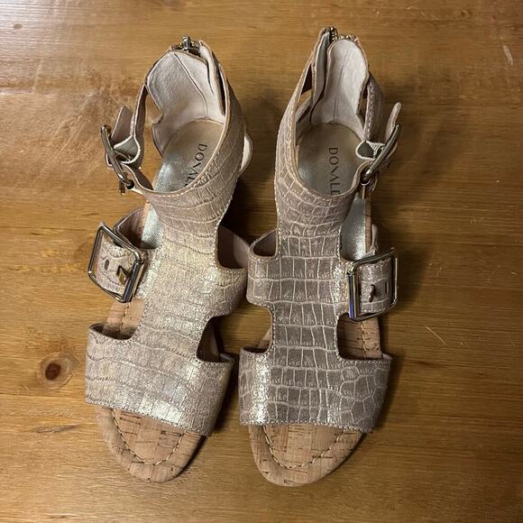 Donald Pliner Olive Wedge Sandals Size 5.5 Metallic Gold Rose - Picture 6 of 8